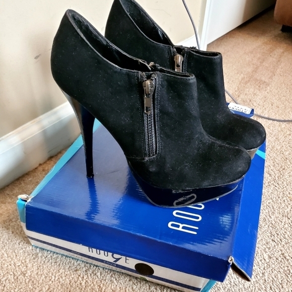 BLACK SUEDE BOOTIE - Picture 2 of 4